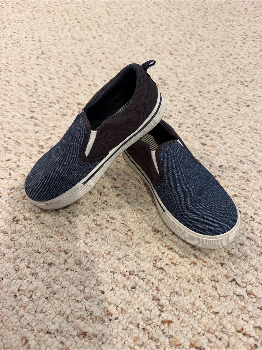 Osh Kosh Boys Casual Slip-On Sneakers in Navy and Black Size 1